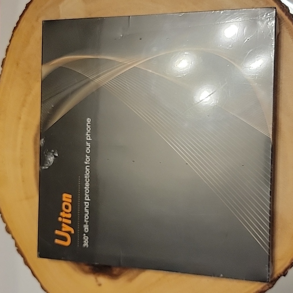 NWT iphone 14 plus case and screen protector - Picture 5 of 5